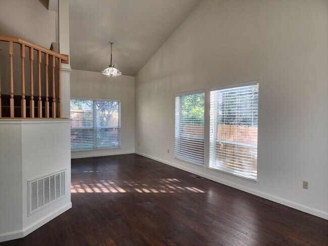 Building Photo - Beautiful Northwest Reno Home!