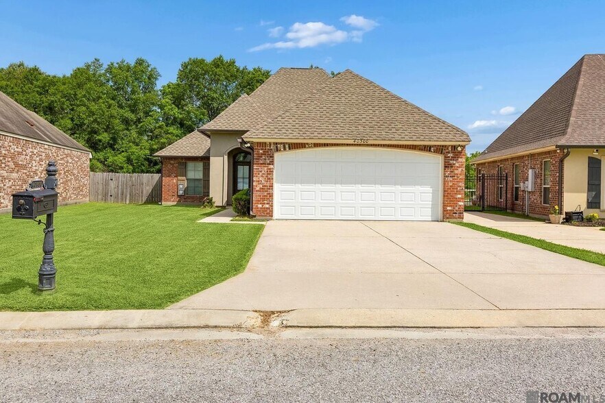 Building Photo - 40300 Creek Bend Dr