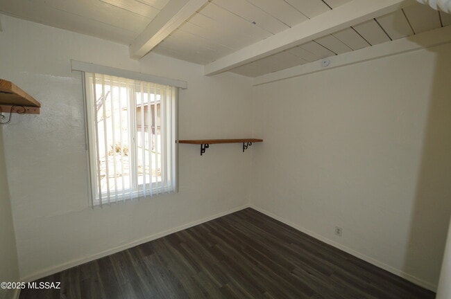Building Photo - 2119 N Catalina Ave