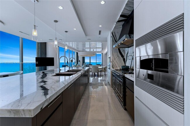 Building Photo - 17975 Collins Ave