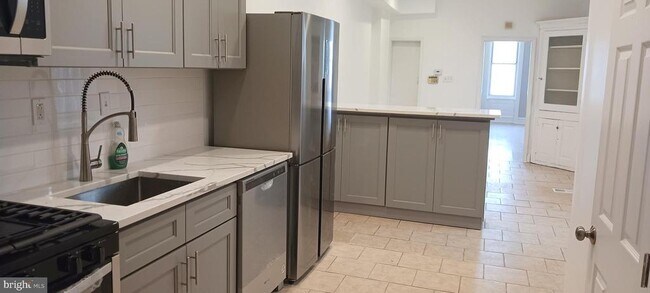 Building Photo - 607 N 33rd St