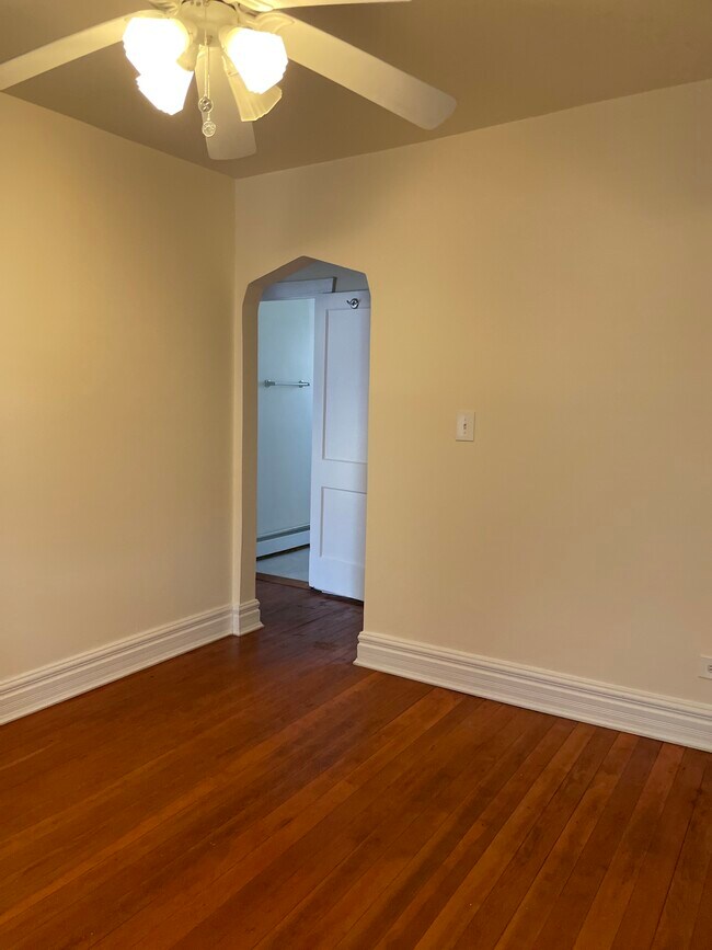 Building Photo - 5948 S Calumet Ave