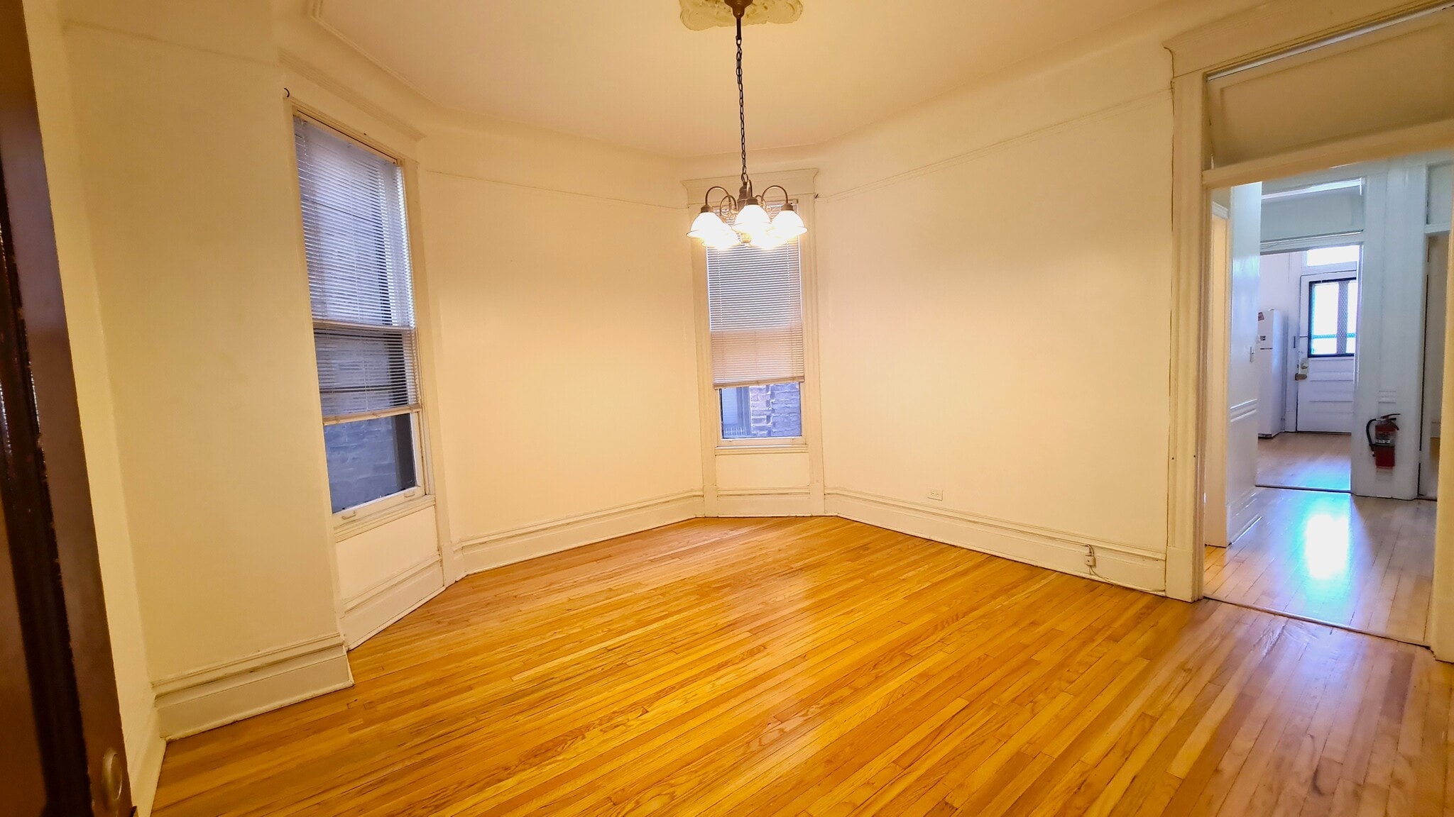 Building Photo - 833 W Newport Ave