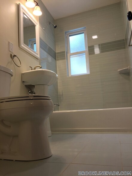 Building Photo - 5 Smythe St