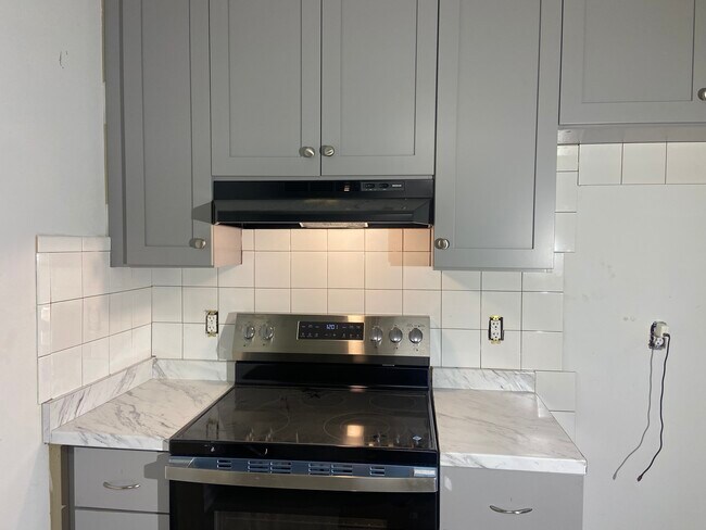 Building Photo - 1816 Azalea Ave