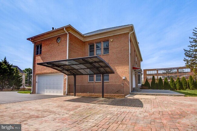 Building Photo - 4303 Evergreen Ln