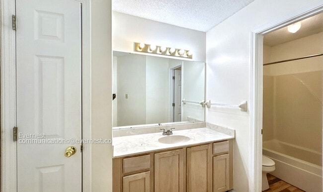 Building Photo - 9299 Grove Manor Dr