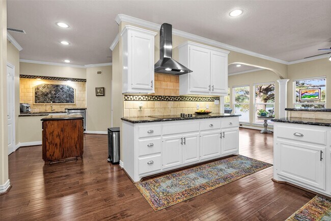 Building Photo - 1502 Wimbledon Dr