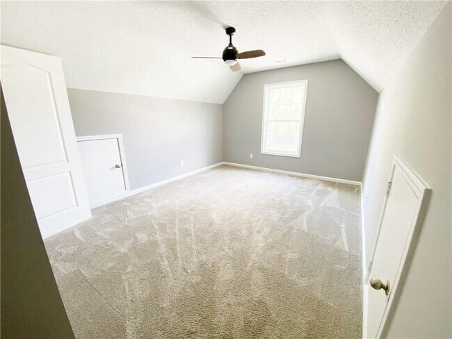 Building Photo - 675 Millbrook Village Dr