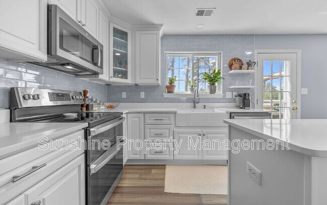 Building Photo - 5987 Eagle Point