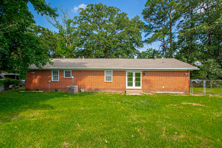 Building Photo - 523 Woodland