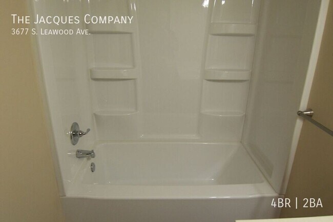 Building Photo - 3677 Leawood Ave