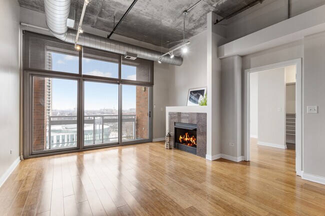 Building Photo - 933 W Van Buren St