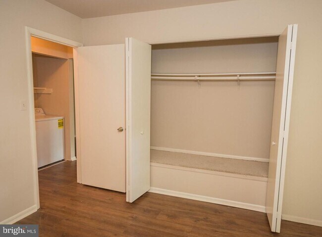 Building Photo - 803 College Ln