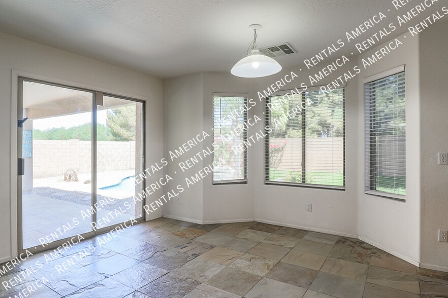 Building Photo - 10606 W La Reata Ave