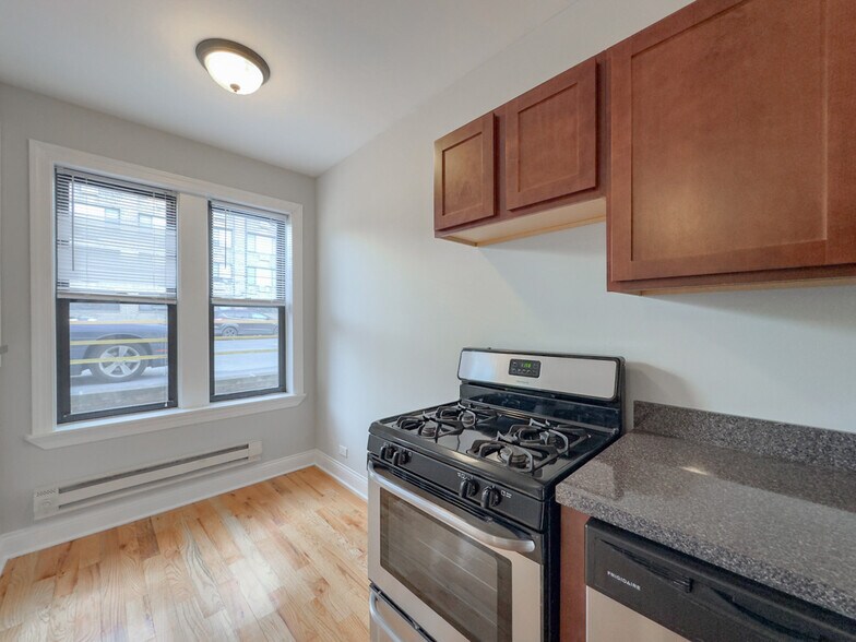 Building Photo - 516 W Melrose St