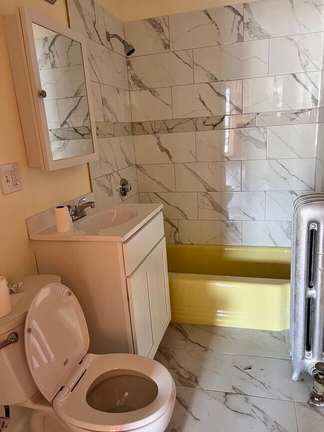 Building Photo - 72-74 Maple St