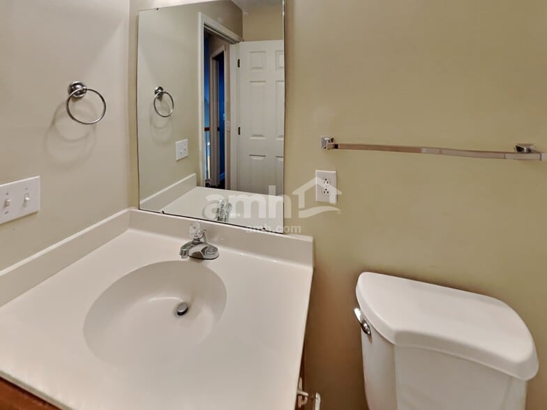 Building Photo - 7117 Daerwood Pl