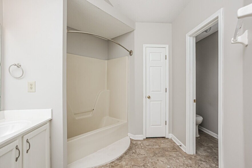 Building Photo - 7234 Fox Creek Dr