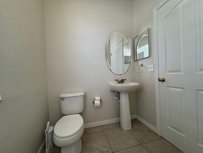 Building Photo - 3548 Peppervine Dr
