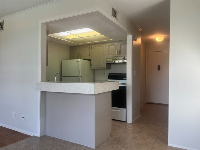 Building Photo - SEA CLIFF CONDOS
