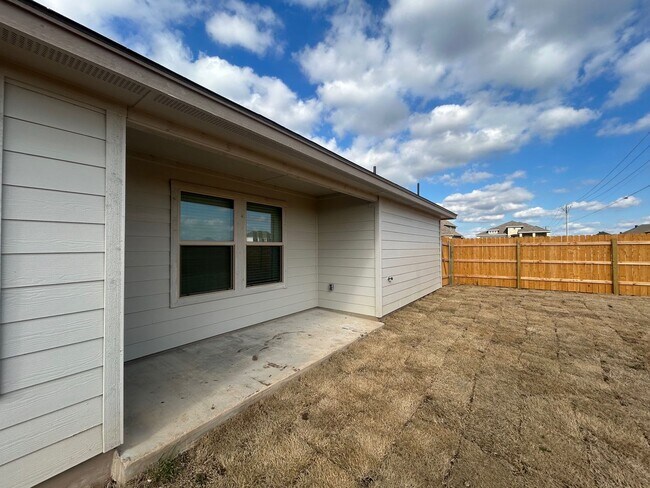 Building Photo - Newer Build Lorena Home