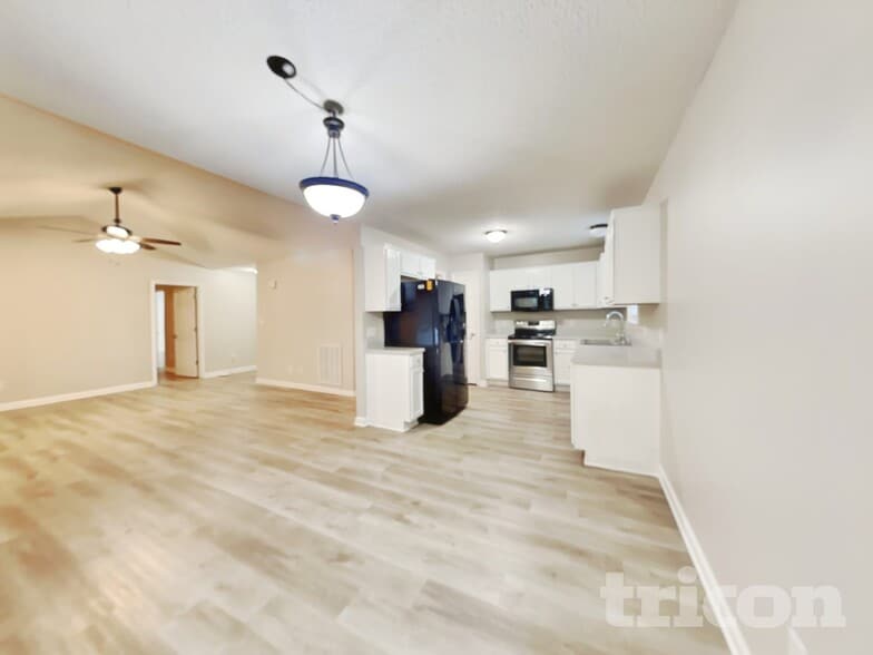 Building Photo - 153 Cambridge Elm Dr