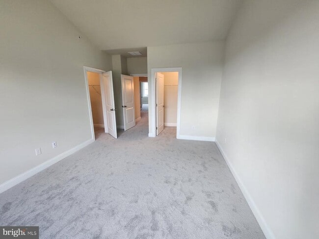 Building Photo - 328 Foxtail Ln
