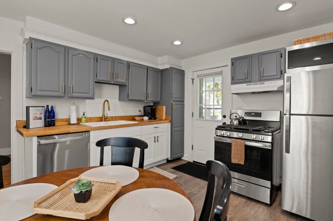 Building Photo - 125 W Circular St