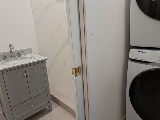 Building Photo - 1551 Franklin St