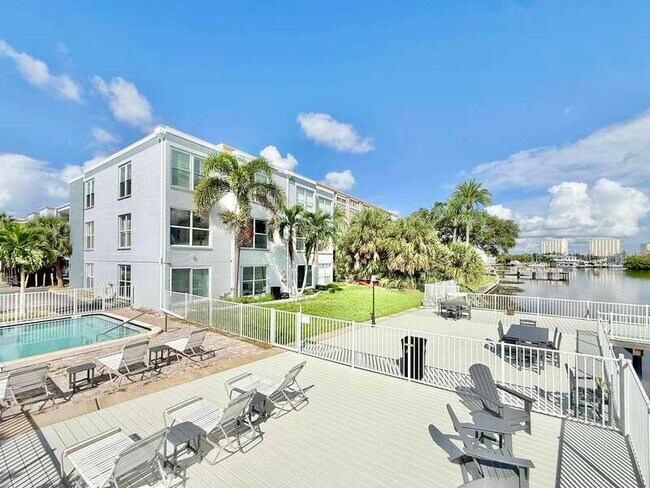 Building Photo - 1859 Shore Dr S
