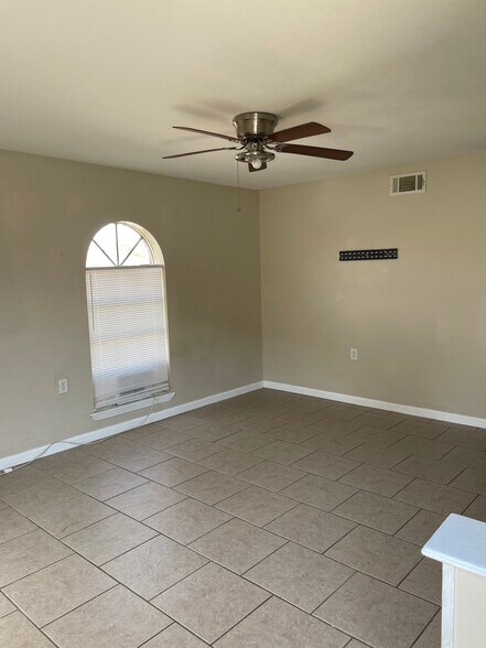 Building Photo - 3329 Golden Dr