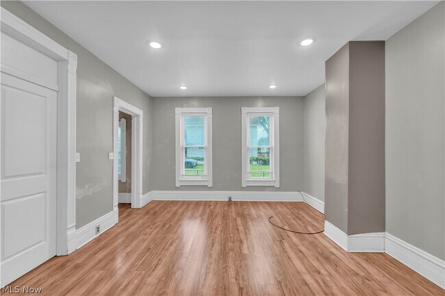 Building Photo - 3900 W 33rd St