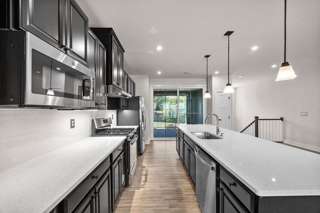 Building Photo - Gorgeous 4 bed 3.5 bath in Trinity Townes ...