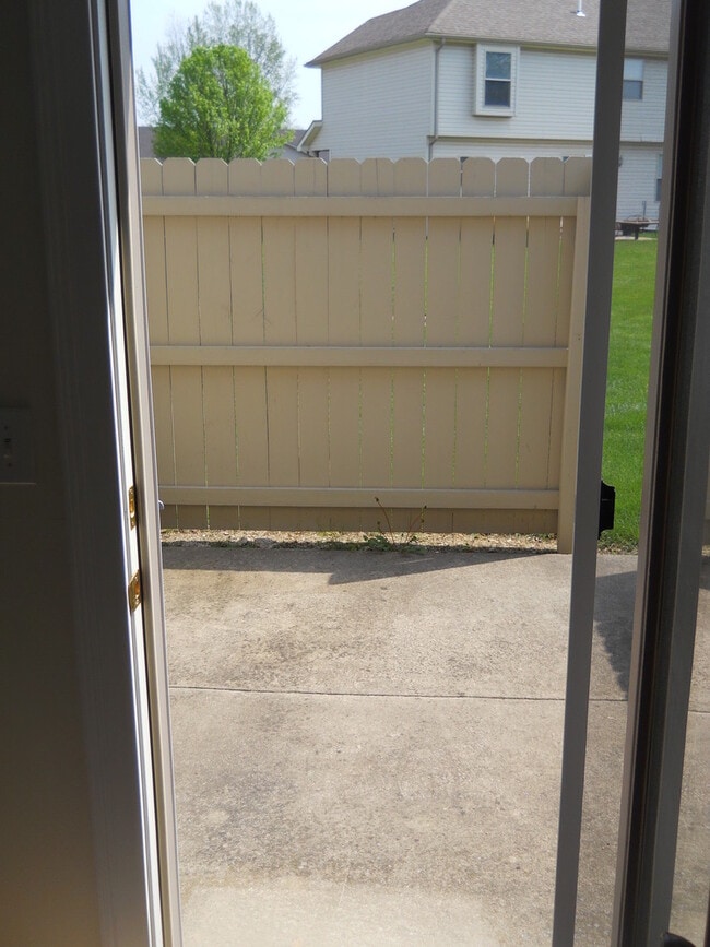 Building Photo - 911 Jasmine Dr