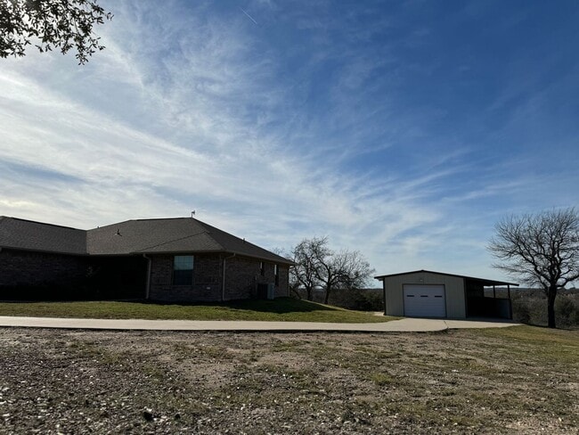 Primary Photo - 4 Acres + METAL SHOP + Horses Welcome