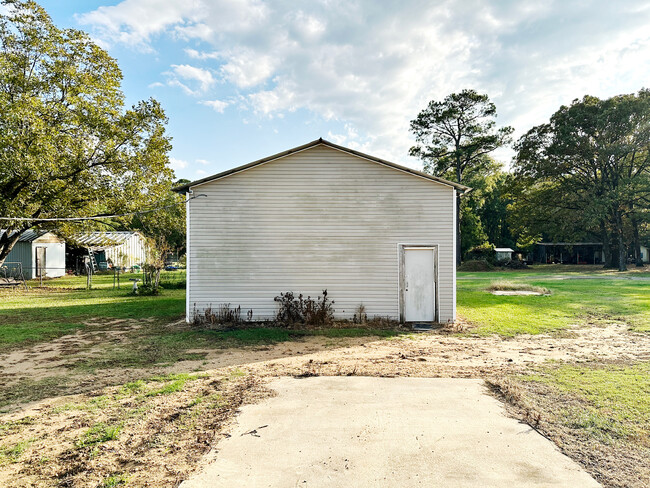 Building Photo - 608 Gandy Ave