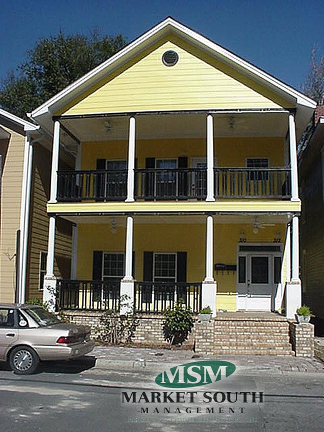 Building Photo - 33 E 310