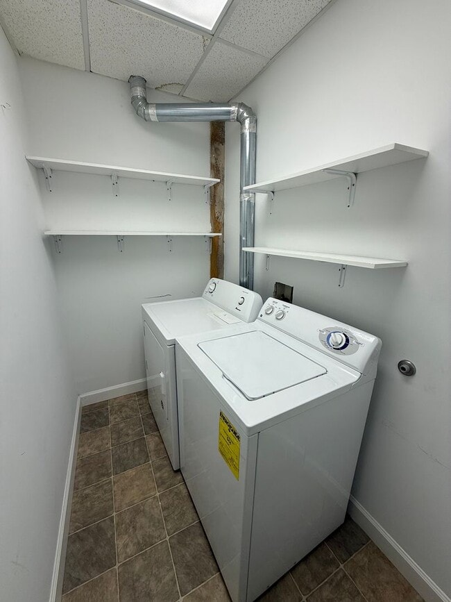 Building Photo - Bonnie Jean Flats