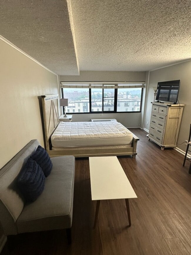 Building Photo - FURNISHED Studio @ University Towers Available FALL 2026!