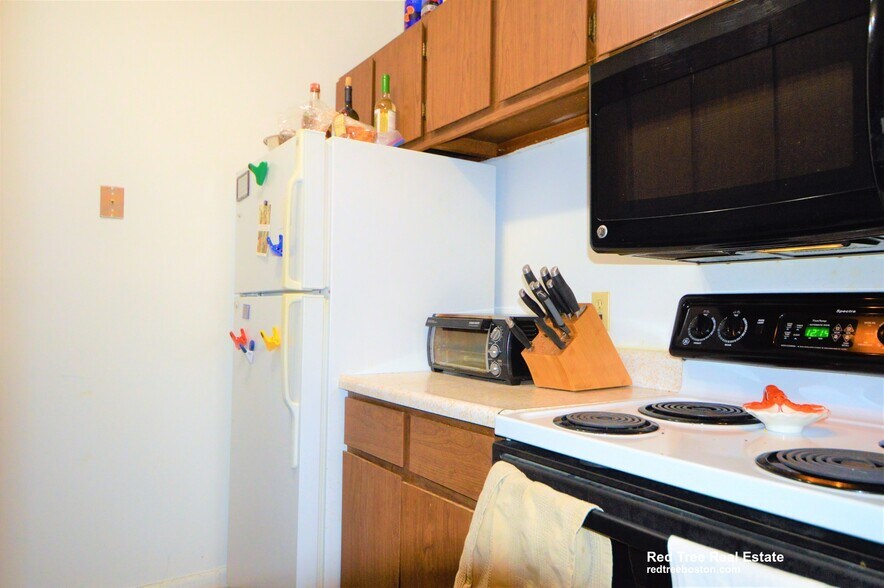 Building Photo - 35 Belmont St