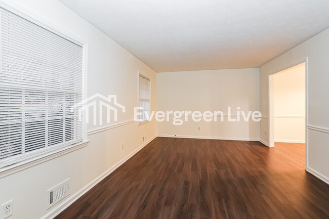 Building Photo - 1717 King Rd