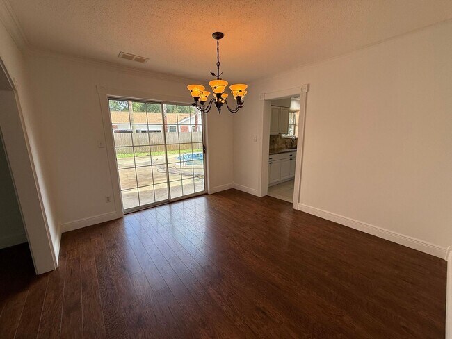 Building Photo - 905 Poinciana Dr