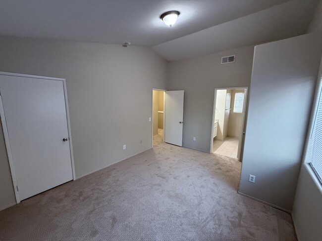 Building Photo - 3 Bedroom 2.5 Bathroom House in Imperial Beach