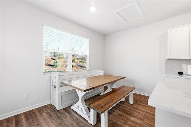 Building Photo - 265 Lauritsen Way