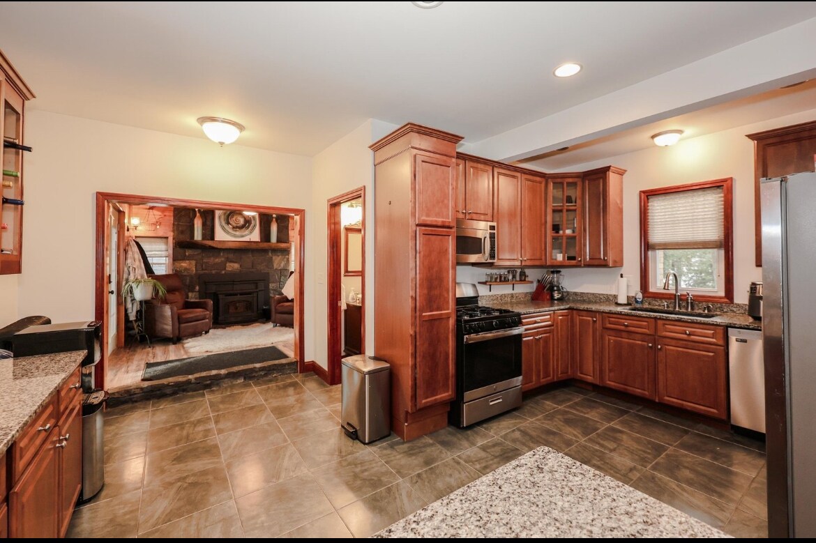 Building Photo - 331 E High St