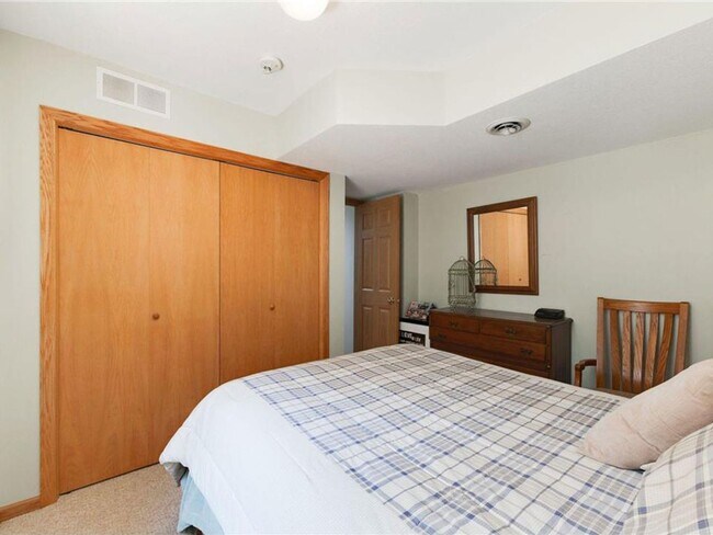 Building Photo - *Short term lease!* Spacious Like-New 2-Story with Office, Fireplace, Sunroom, Gourmet Kitchen & ...