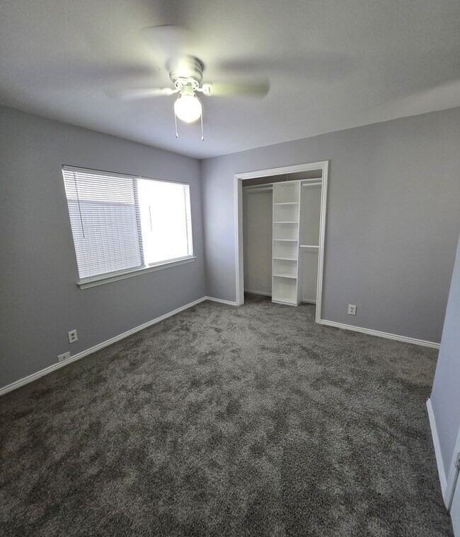 Building Photo - Great 2 bed 1 bath townhome in Justin!