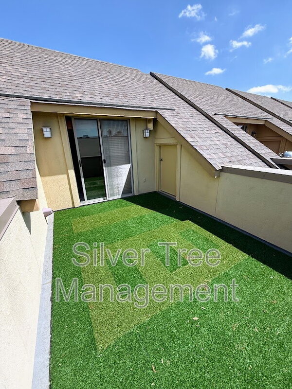 Building Photo - 3204 Wycliff Ave