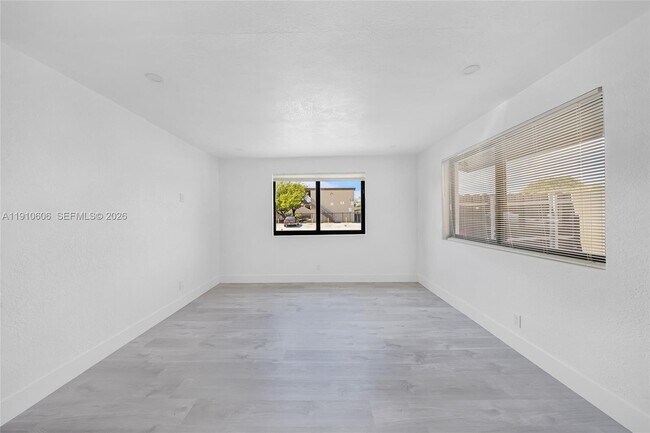 Building Photo - 920 NW 8th Ave